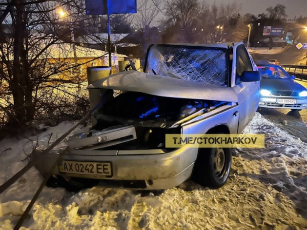 ДТП в Харькове: пассажира вырезали из авто