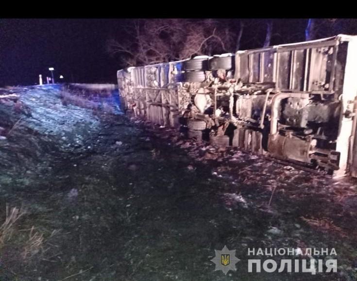 Автобус из Харькова в Польшу на трассе слетел в кювет и перевернулся