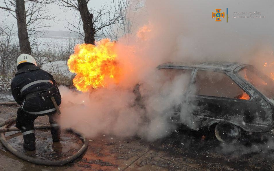 Под Харьковом на трассе сгорела машина