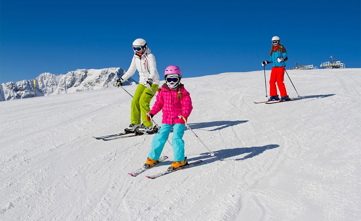 Новая горнолыжная трасса в пригороде Харькова: по спуску проехали первые лыжники и сноубордисты
