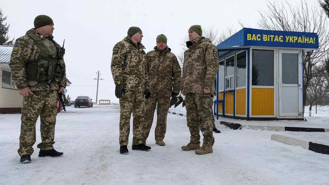 Сколько российских войск стоит на границе с Харьковом и почему они не наступают
