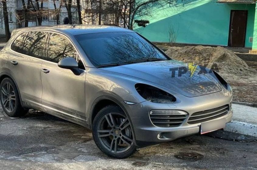 В Харькове сняли фары с Porsche. Момент кражи попал на камеру (фото, видео)