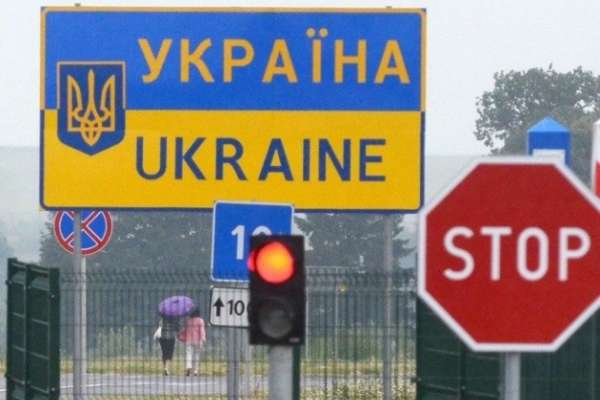 Мужчинам в возрасте 18-60 лет запрещено выезжать из Украины