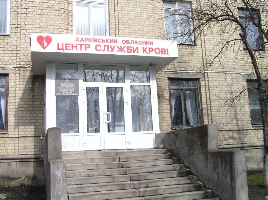 В Харькове в результате обстрела возле центра крови погиб человек, еще двое ранены