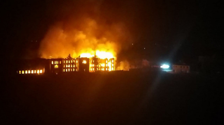 В Харькове после попадания снаряда сгорела школа