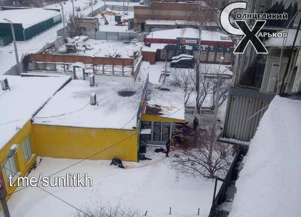 В Харькове снаряд разорвался возле очереди в магазин