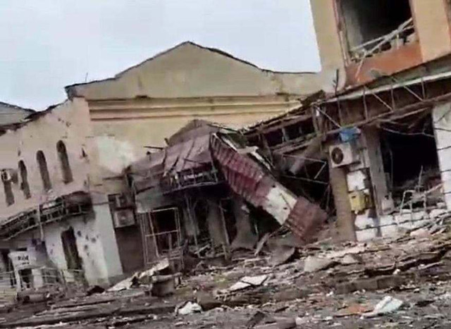 Город Изюм в Харьковской области - почти разрушен; там нет еды, воды, света, газа, лекарств и связи