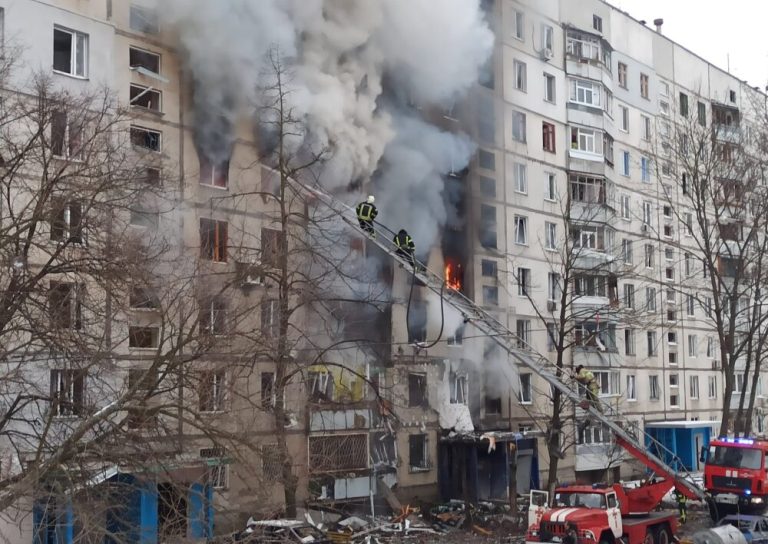 Два ракетных удара в центре и обстрелы спальных районов: как прошли сутки в Харькове