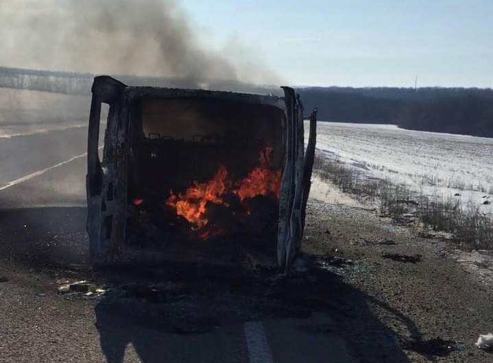 В Изюме российские войска расстреляли микроавтобус