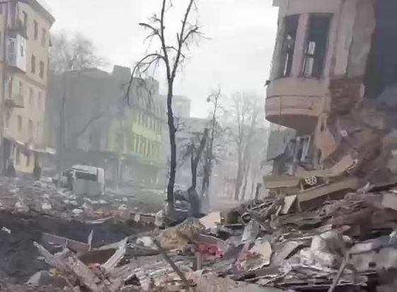 Россия снова обстреляла центр Харькова: разрушен дом