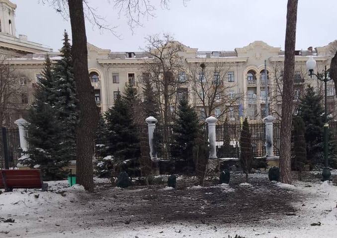 В центре Харькова волонтеры попали под обстрел, есть жертвы