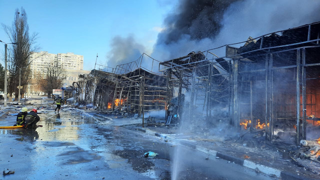 За сутки харьковские спасатели потушили 40 пожаров, возникших после обстрелов