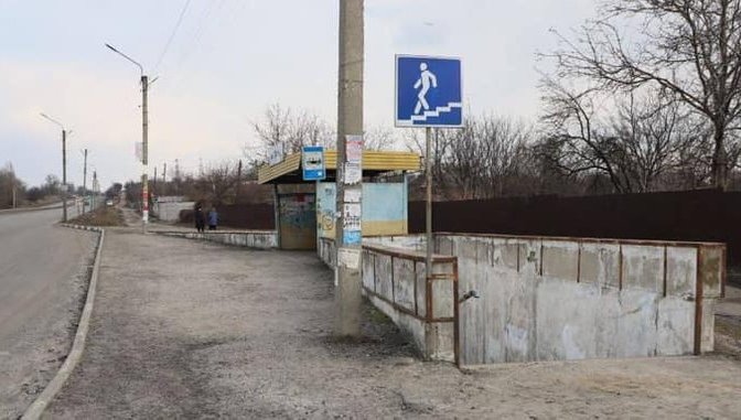 В Малую Рогань гуманитарку не довезли: дорога обстреливается