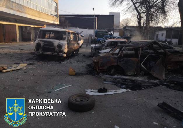 Обстрел Балаклеи: сгорели несколько зданий и машин