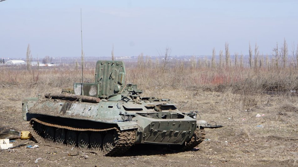 Трасса на выезде из Харькова после боев: фоторепортаж