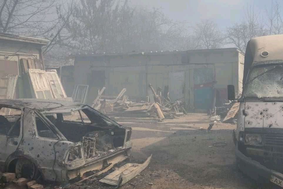 Обстрелы Салтовки, Алексеевки и поселка Жуковского: горели дома и машины (фото)