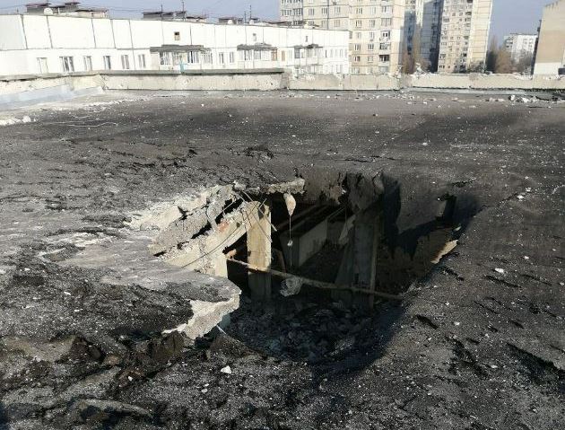 В Харькове обстрелами повреждено больше 300 крыш многоэтажек