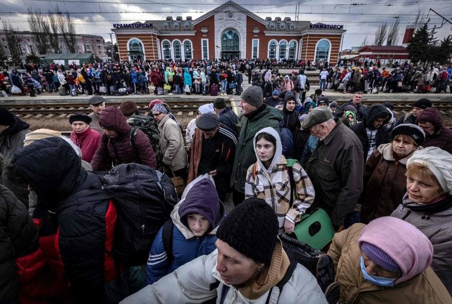 Войска РФ нанесли авиаудар по железной дороге возле Барвенково.  В Славянске и Краматорске заблокированы эвакуационные поезда