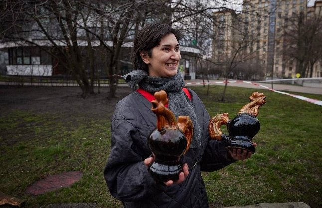 Харьковчанка сделала подарок Зеленскому и Джонсону