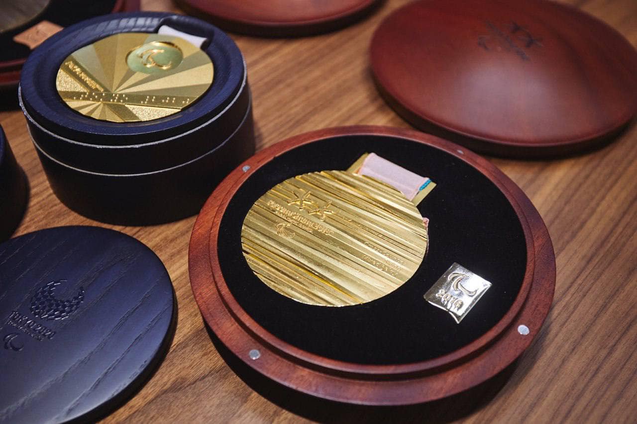 Харьковские спортсменки продают медали с Паралимпиады для помощи университету