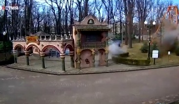 В Сети появилось видео обстрелов парка Горького