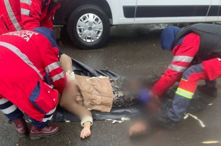 Второй за день обстрел спального района Харькова: снаряды упали на детской площадке, погибли два человека