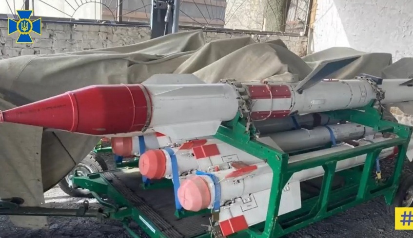 В Харьковской области найден склад с танковыми запчастями и ракетами для российской армии