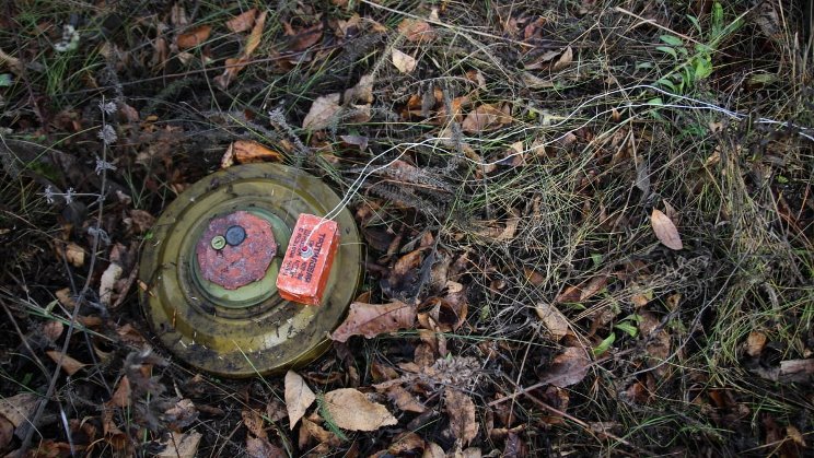 В Великобурлукском районе оккупанты заминировали дороги