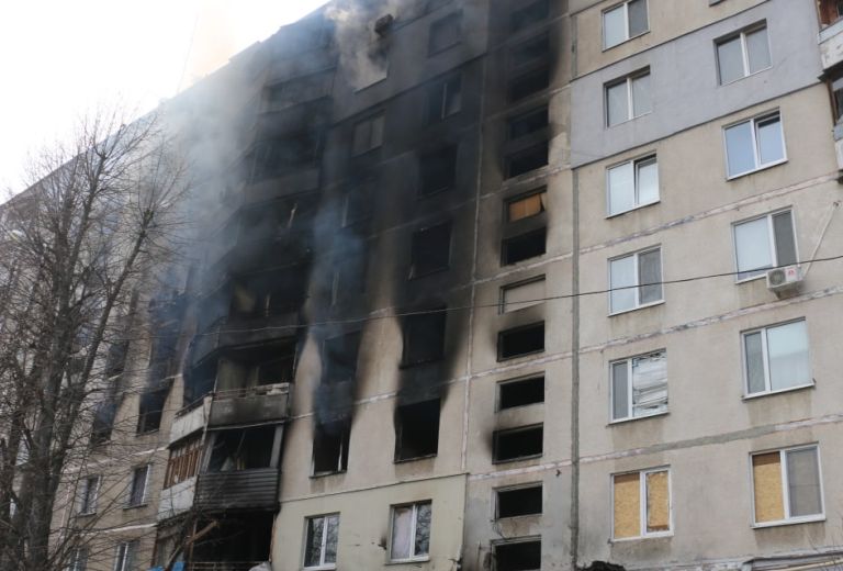 В Харькове после обстрелов сгорели девять квартир многоэжтажки
