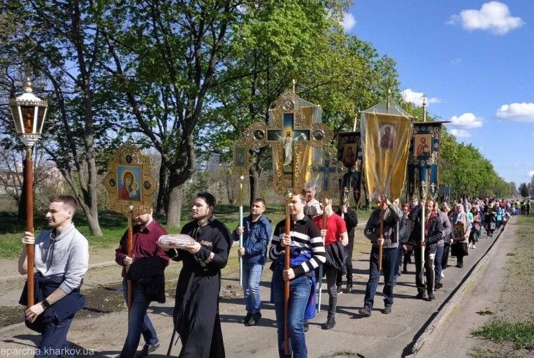 В Харьковской области провели крестный ход: фото