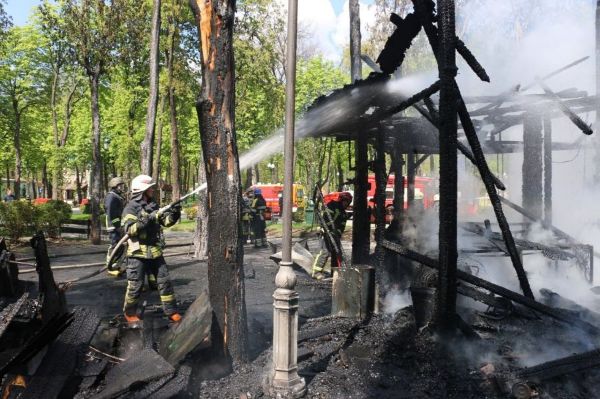 В Харькове опять обстреляли парк Горького: фото, видео последствий