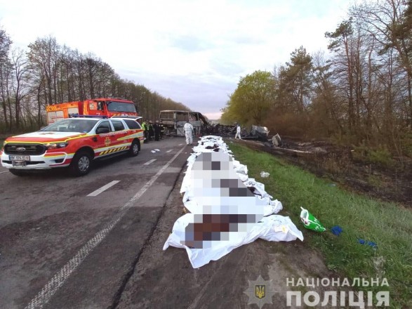 Харьковский автобус попал в страшное ДТП по пути в Польшу: 26 погибших (фото, видео)