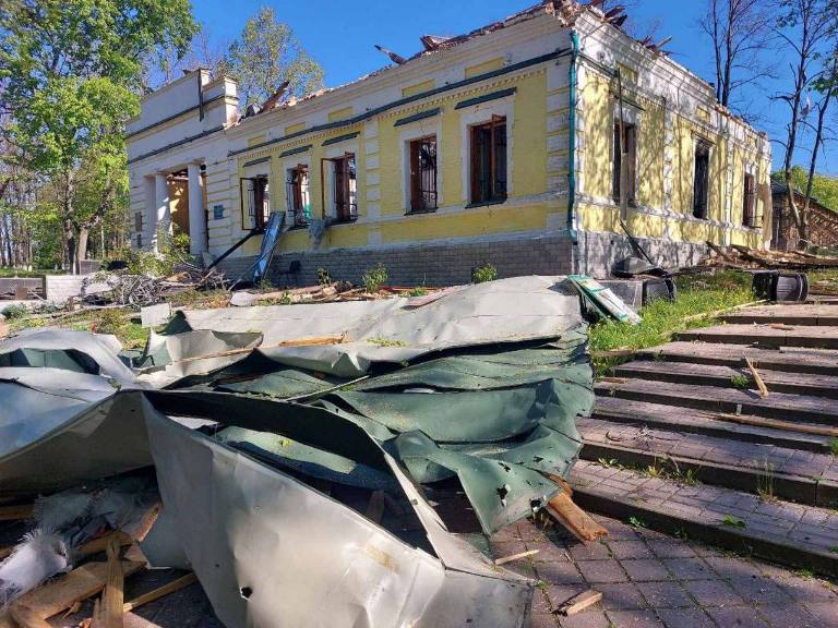 Что осталось от национального музея в Харьковской области после прямого попадания ракеты: фото