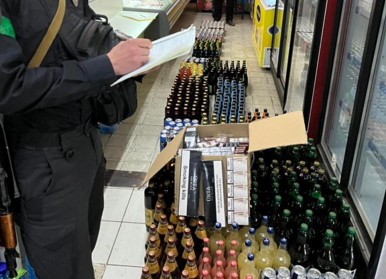 В Харькове накрыли точку по продаже контрафактных сигарет