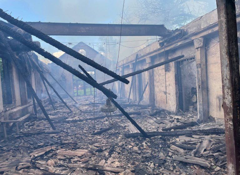 В Чугуевском районе после обстрела сгорело агропредприятие (фото)