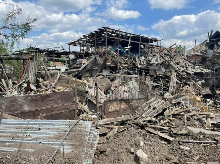 Ракетный удар по Лозовой: разрушены дома, объект инфраструктуры, пострадал один человек