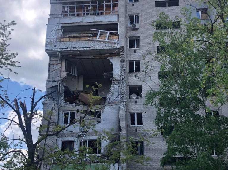 В пригороде Харькова женщина погибла под завалами разрушенного дома: фото