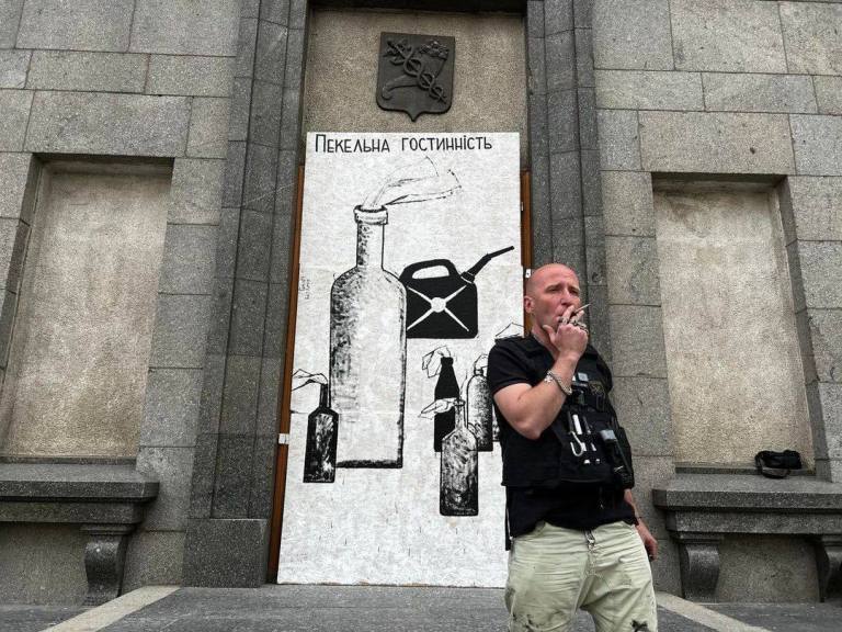 На здании харьковской мэрии появилась инсталляция (фото)