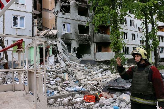 В Харькове из-под завалов достали тела 150 человек - ГосЧС