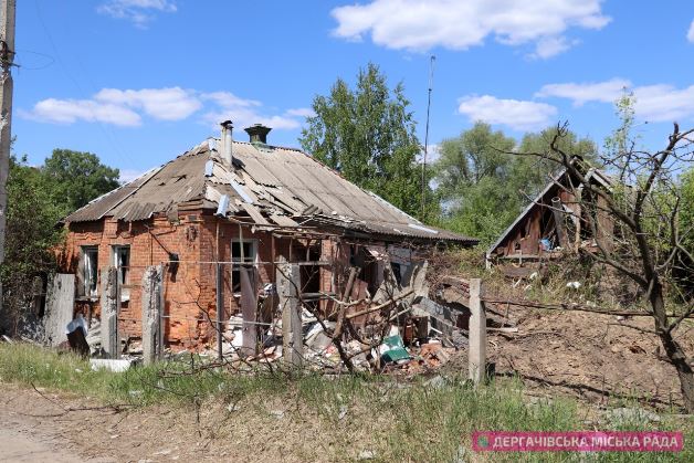 Подбитый "Тигр" и руины домов: как выглядит село в пригороде Харькова после месяцев обстрелов (фото)