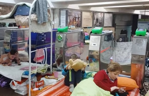 На станции "Героев труда" продолжают жить люди даже после запуска метро