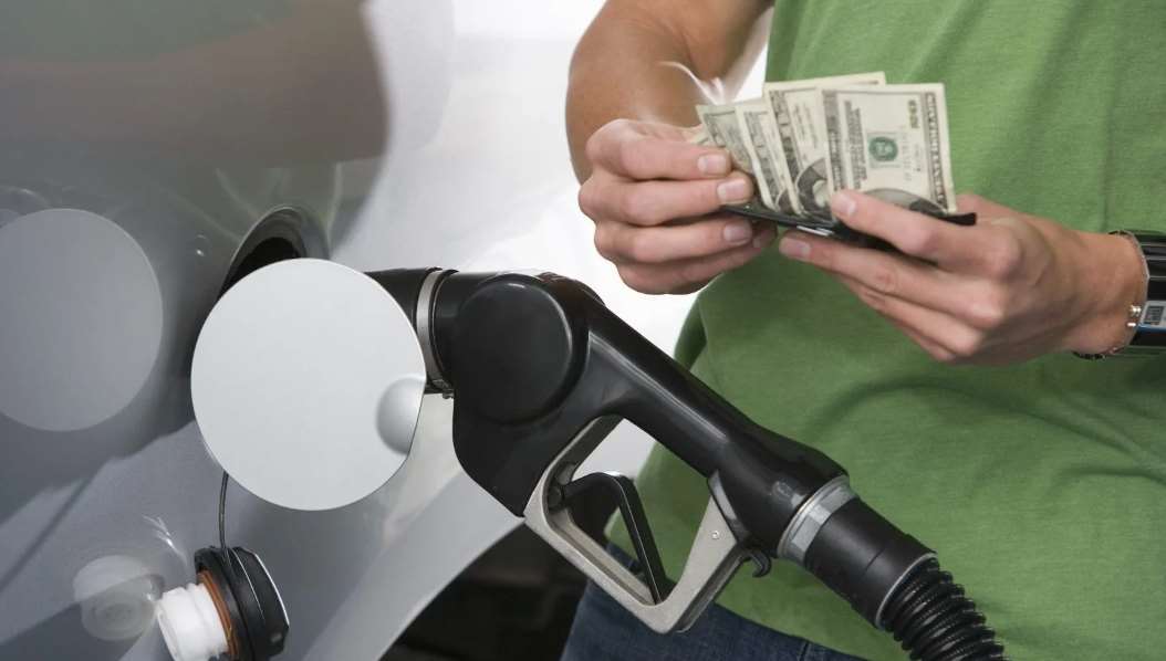 Как сэкономить на бензине. Советы экспертов