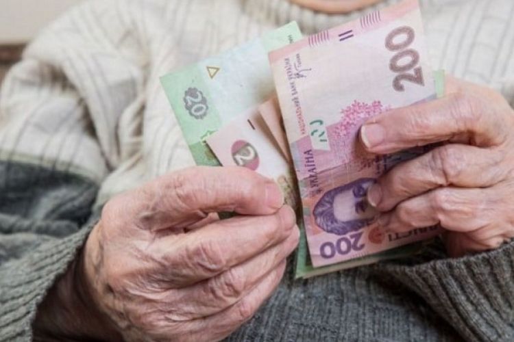 Харьковские пенсионеры в оккупации не могут снять деньги, хотя получают их