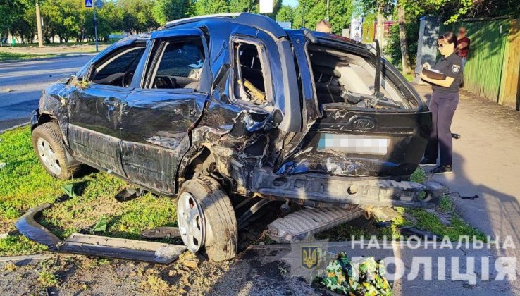 ДТП на Салтовке: машины всмятку, водитель сбежал (фото)