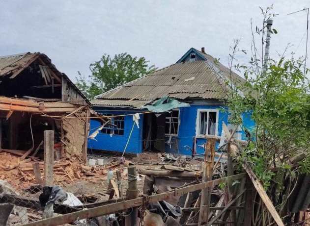 Войска РФ обстреляли Чугуев: погиб человек, разрушены дома (фото)