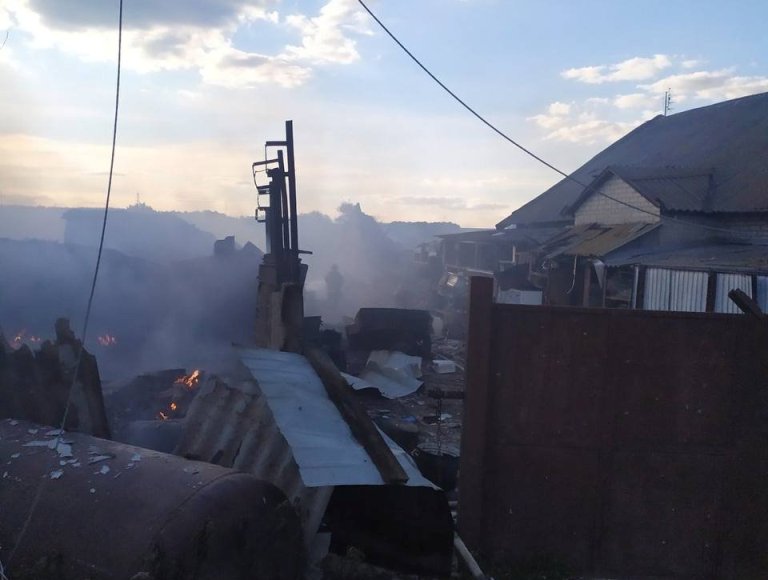 Ночью был обстрелян Киевский район Харькова. Сгорел дом (фото)