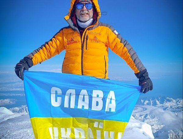 Харьковчанин покорил шеститысячник и установил на вершине флаг Украины
