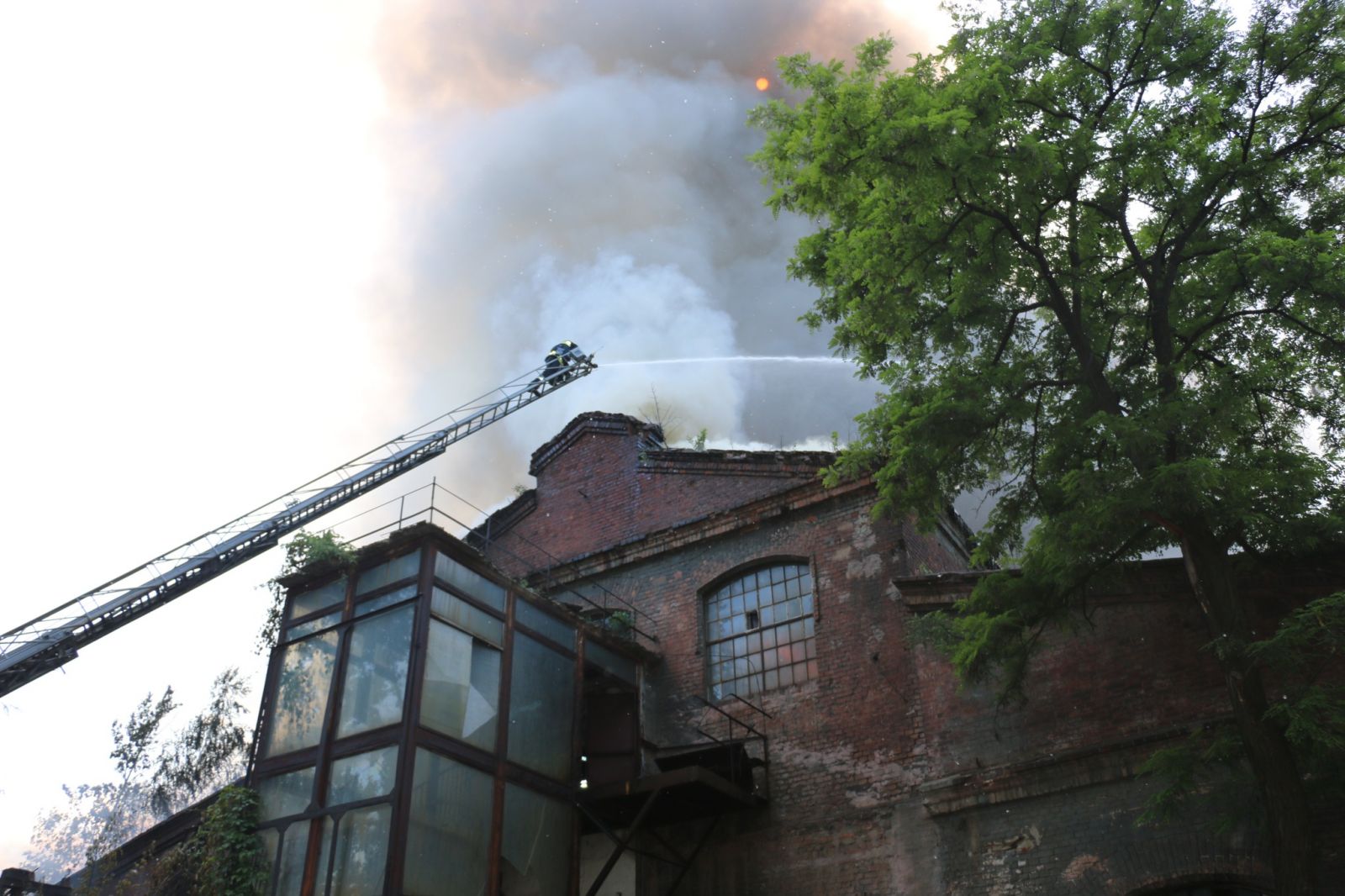 Пожар на заводе в Харькове: подробности, фото, видео