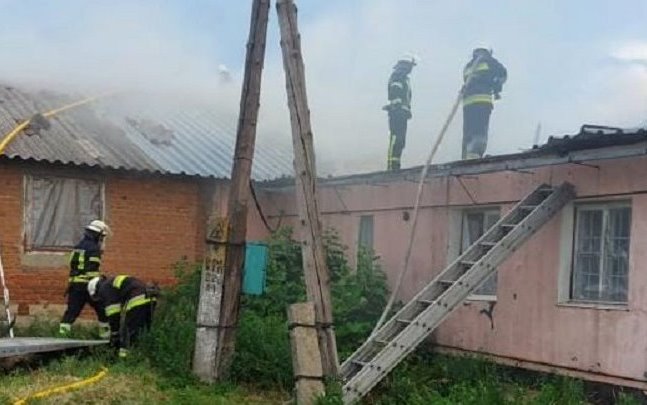 В Харьковской области горел монастырь (фото)