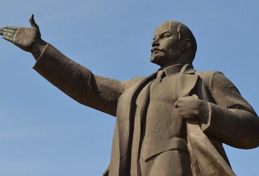 В оккупированной Боровой россияне ищут памятник Ленину, чтобы восстановить его